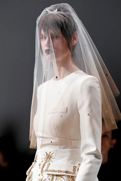 Look 45